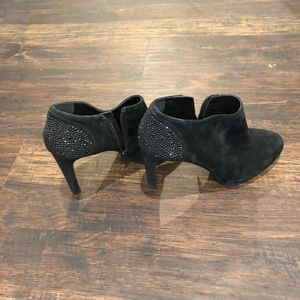 New Black booties